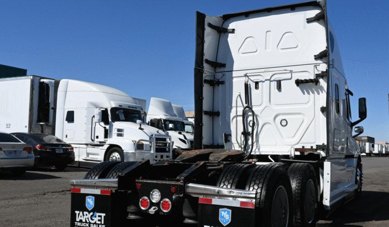 
								2023 Freightliner Cascadia full									