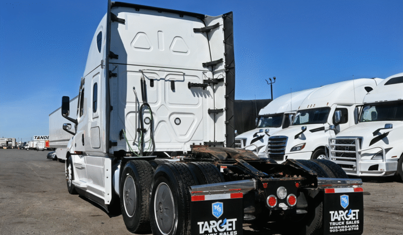 
								2023 Freightliner Cascadia full									