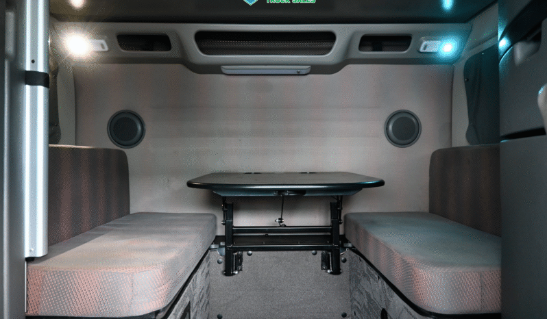 
								2024 Volvo 860 full									