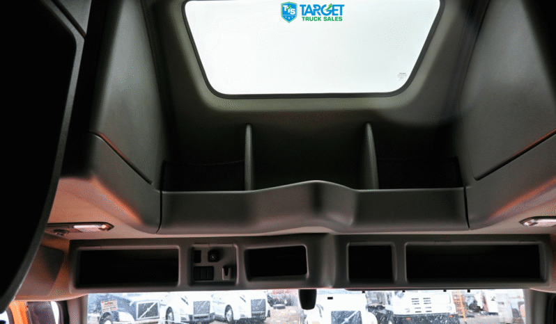 
								2023 Volvo 860 full									