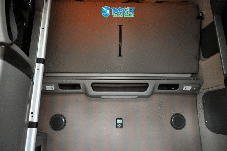 
								2023 Volvo 860 full									