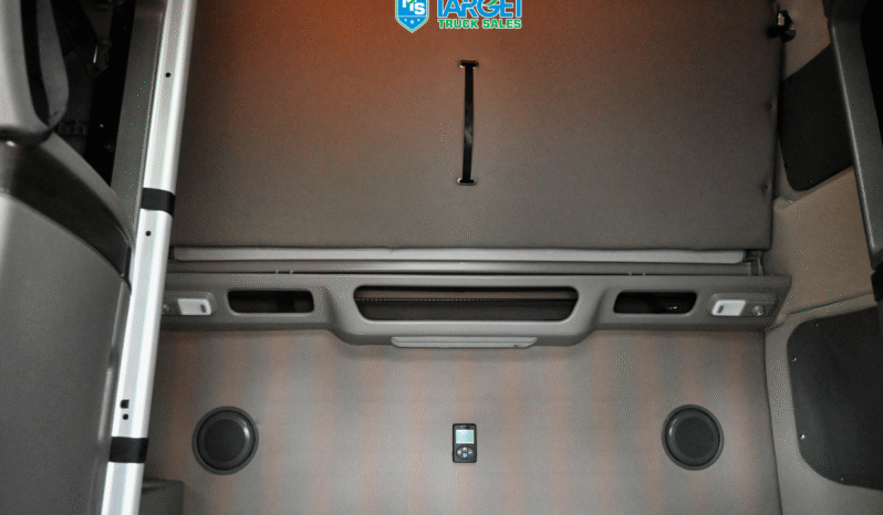 
								2023 Volvo 860 full									