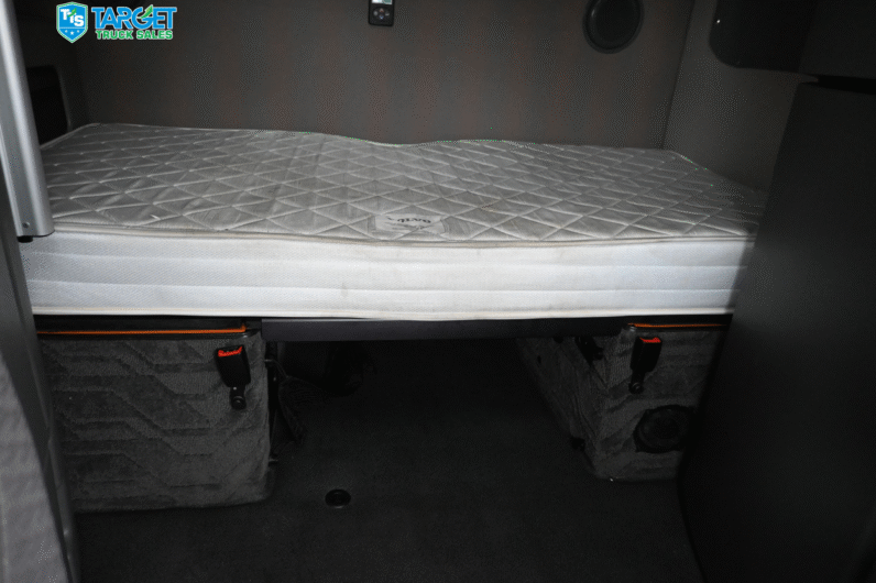 
								2023 Volvo 860 full									