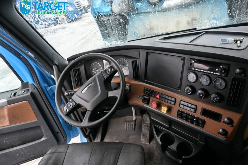 
								2022 Freightliner Cascadia full									