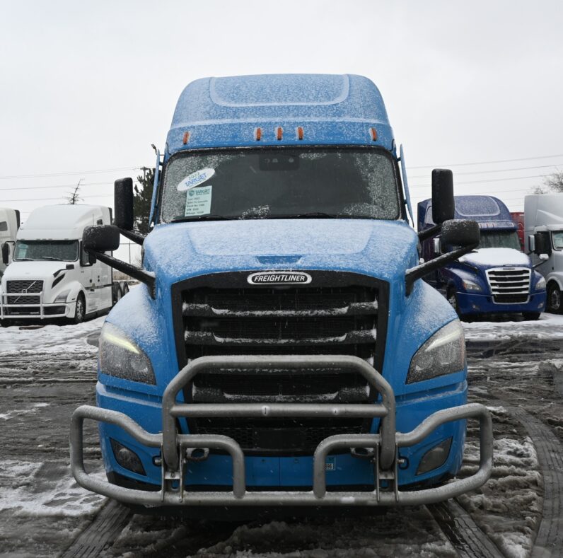 
								2022 Freightliner Cascadia full									