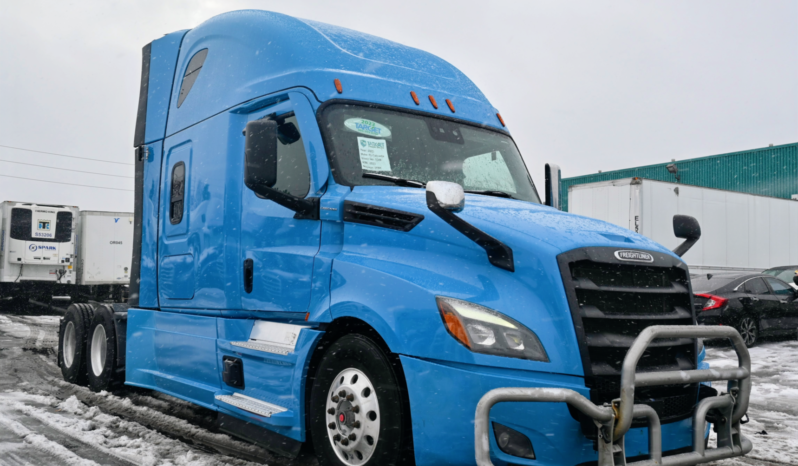 
								2022 Freightliner Cascadia full									