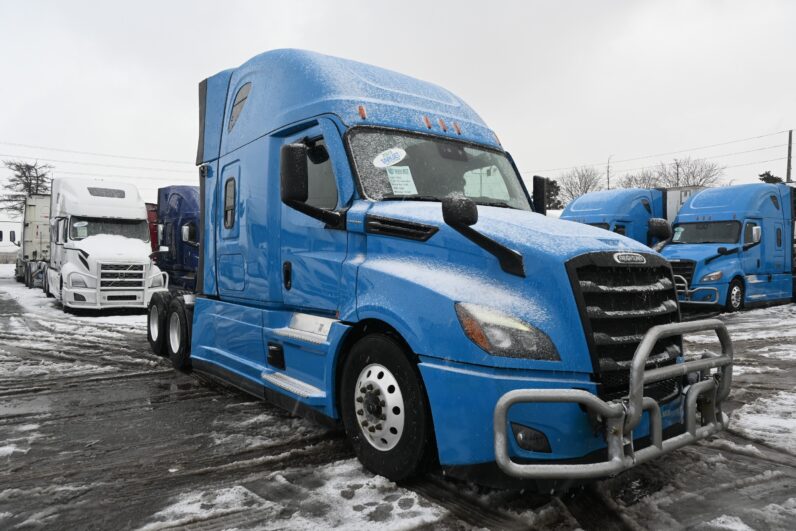 
								2022 Freightliner Cascadia full									
