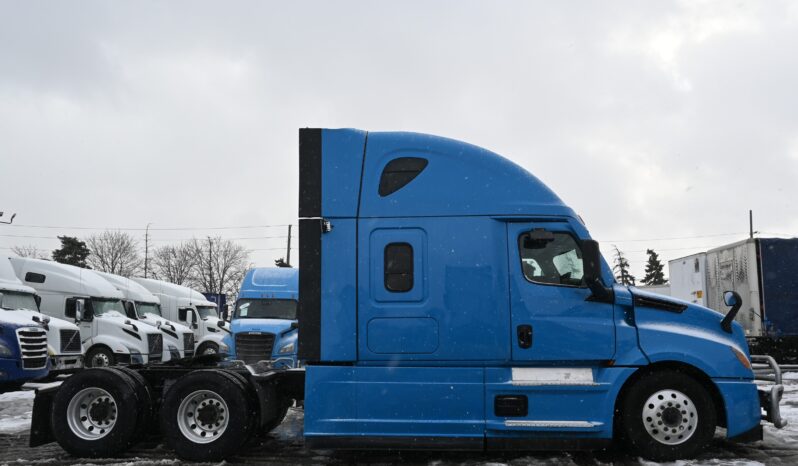 
								2022 Freightliner Cascadia full									