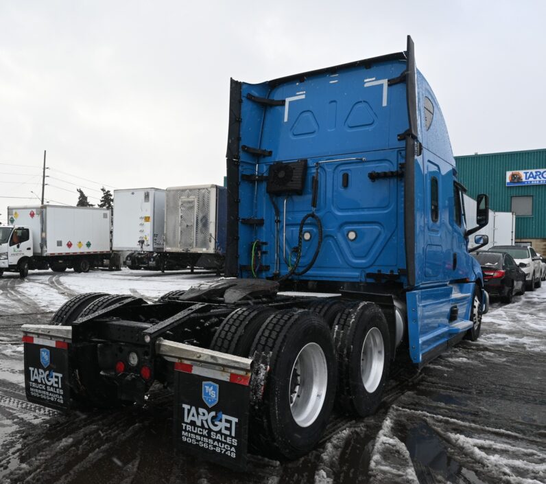 
								2022 Freightliner Cascadia full									