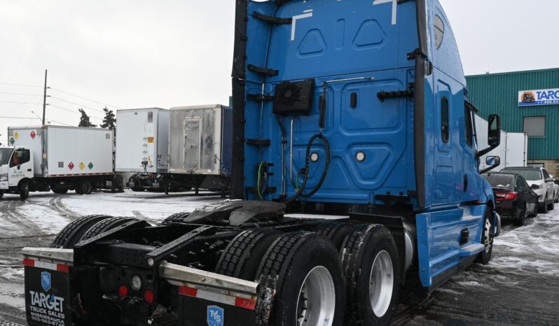 
								2022 Freightliner Cascadia full									