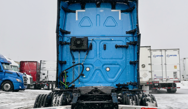 
								2022 Freightliner Cascadia full									