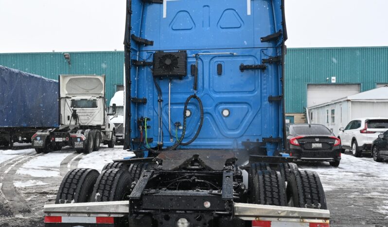 
								2022 Freightliner Cascadia full									