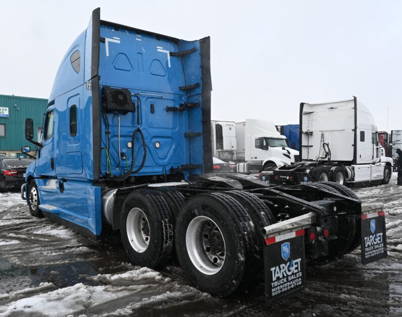 
								2022 Freightliner Cascadia full									