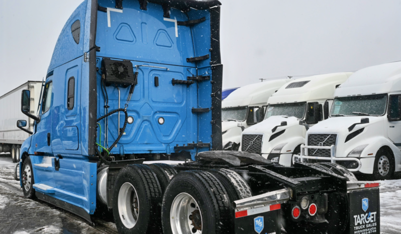 
								2022 Freightliner Cascadia full									