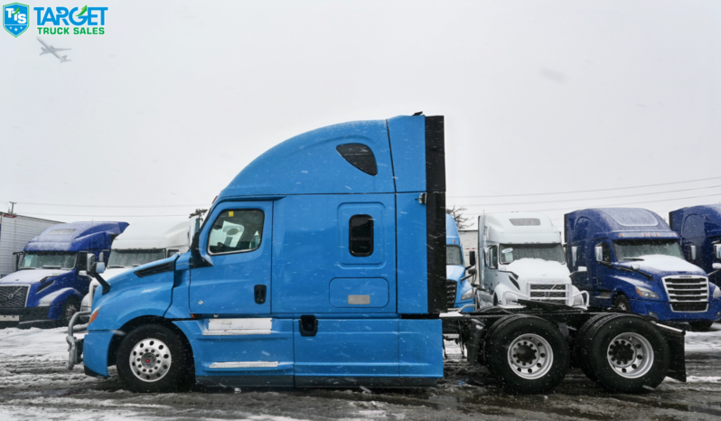 
								2022 Freightliner Cascadia full									