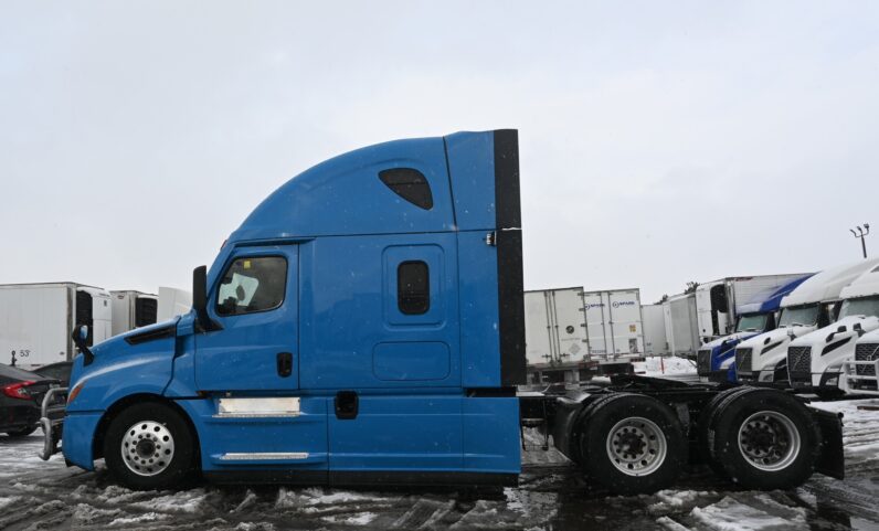 
								2022 Freightliner Cascadia full									
