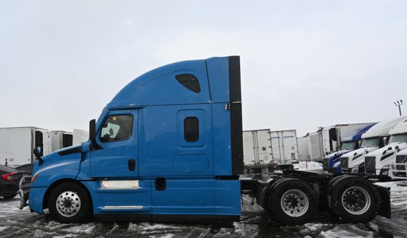 
								2022 Freightliner Cascadia full									
