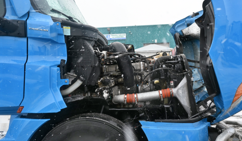 
								2022 Freightliner Cascadia full									