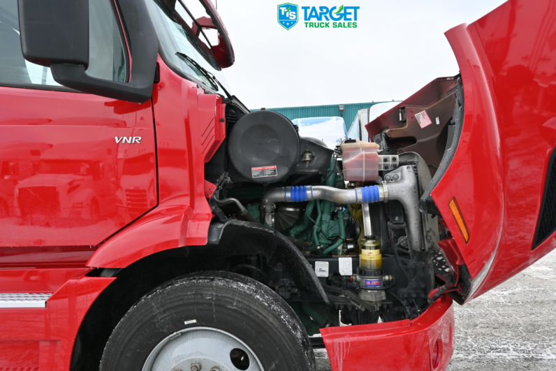 
								2022 Volvo Daycab full									