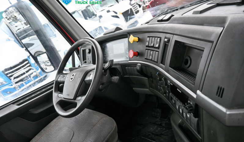 
								2022 Volvo Daycab full									