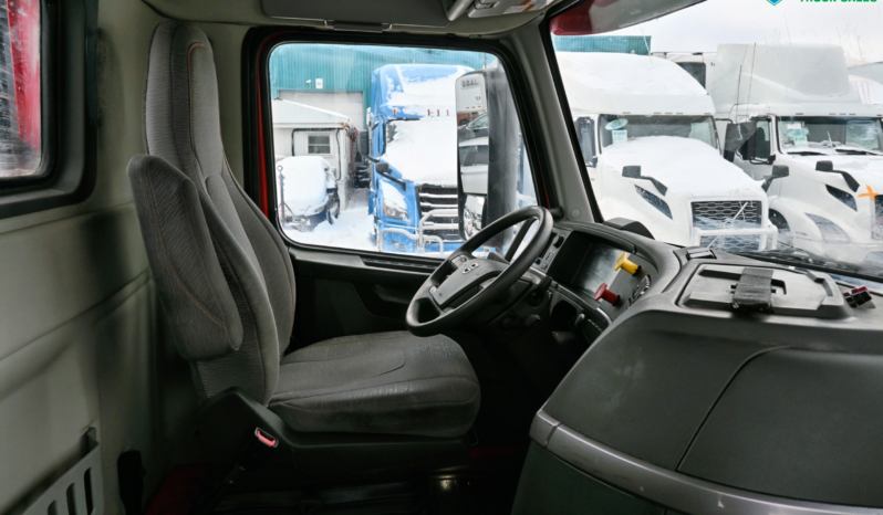 
								2022 Volvo Daycab full									