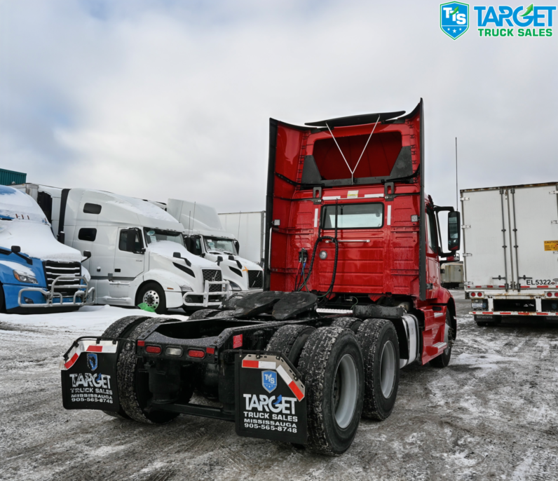 
								2022 Volvo Daycab full									