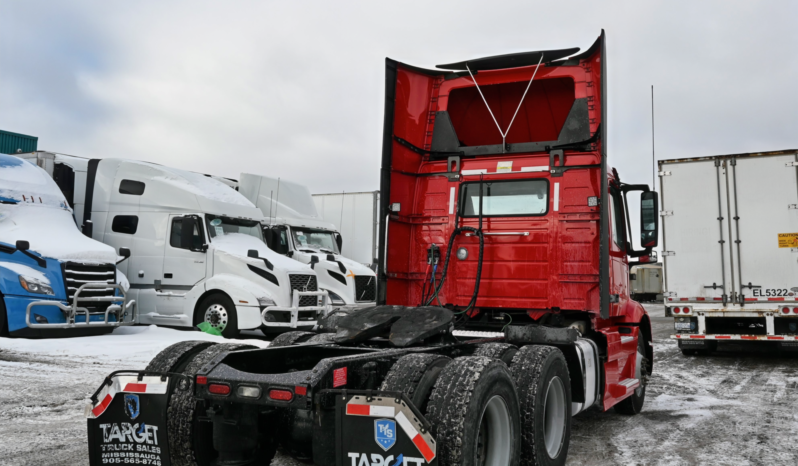 
								2022 Volvo Daycab full									