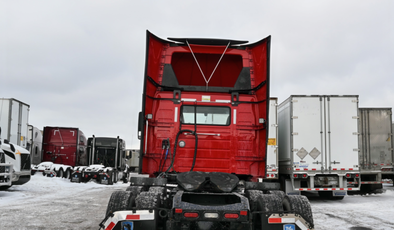 
								2022 Volvo Daycab full									