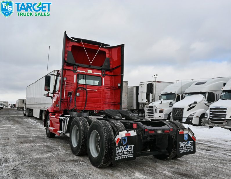 
								2022 Volvo Daycab full									