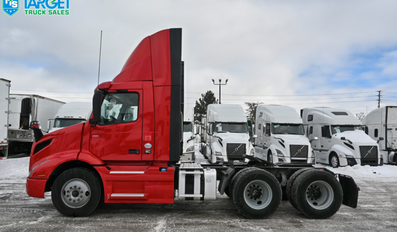 
								2022 Volvo Daycab full									