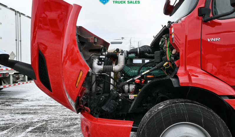 
								2022 Volvo Daycab full									