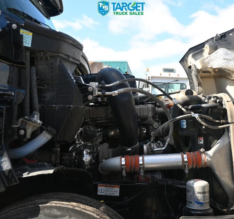 
								2022 Freightliner Cascadia full									