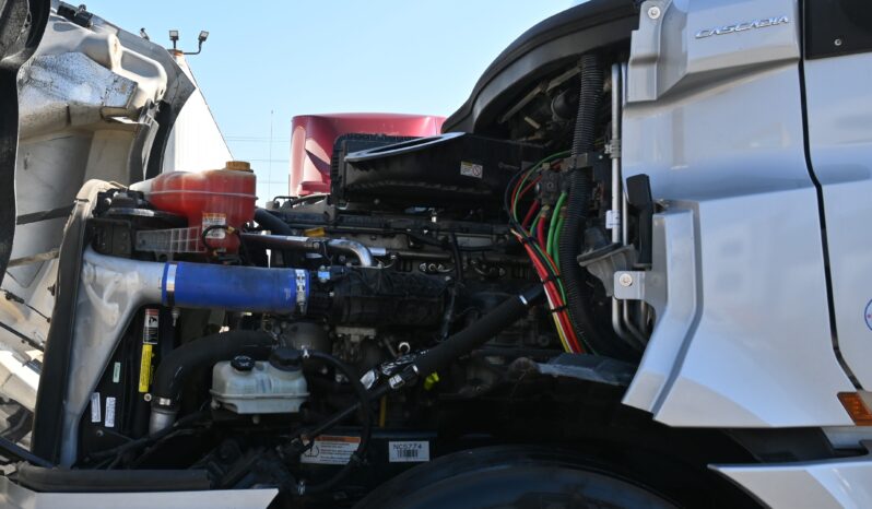 
								2022 Freightliner Cascadia full									