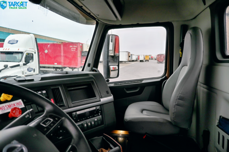 
								2022 Volvo Daycab full									