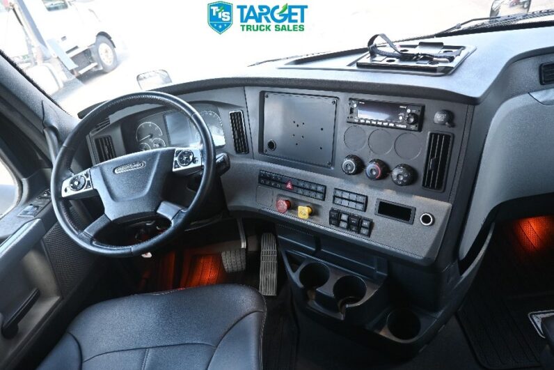 
								2022 Freightliner Cascadia full									