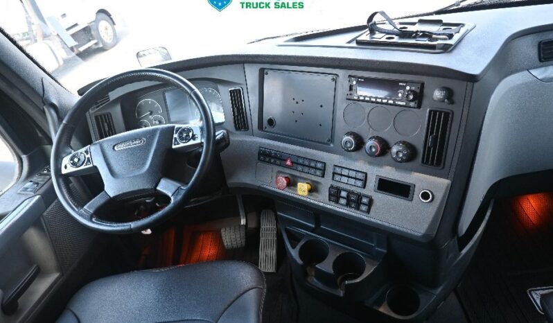 
								2022 Freightliner Cascadia full									
