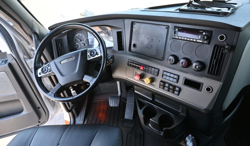 
								2022 Freightliner Cascadia full									