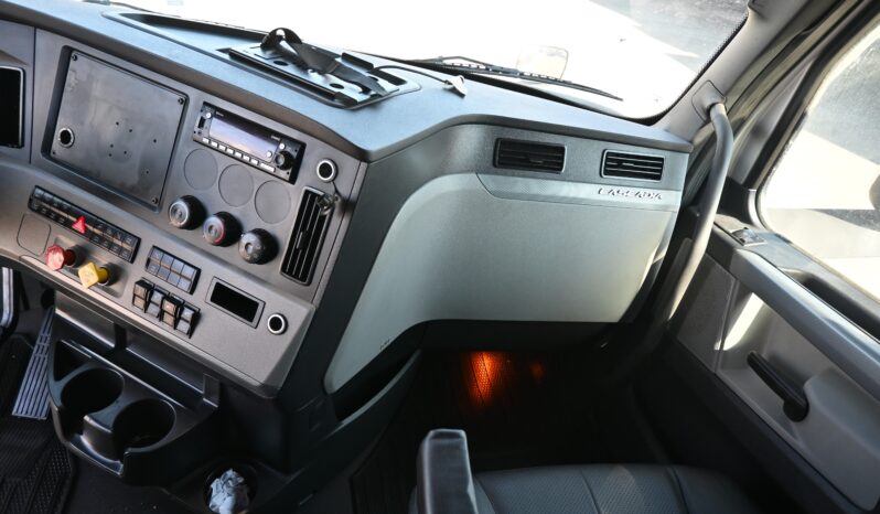 
								2022 Freightliner Cascadia full									