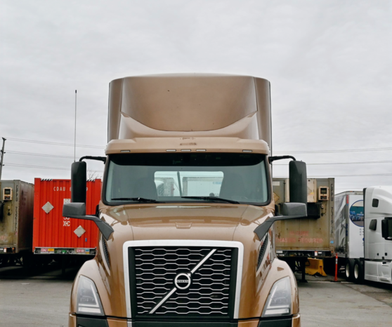 
								2022 Volvo Daycab full									