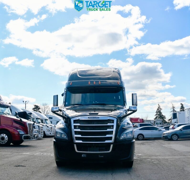 
								2022 Freightliner Cascadia full									