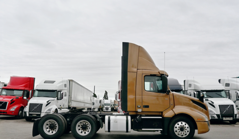 
								2022 Volvo Daycab full									