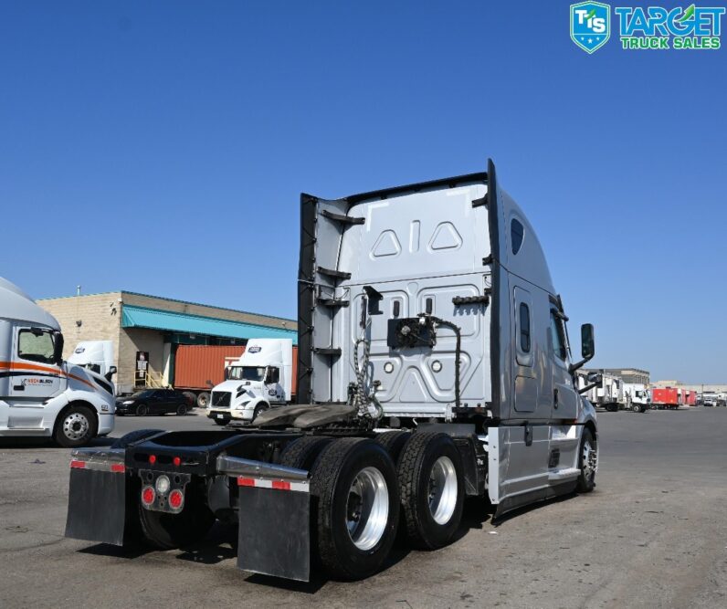 
								2022 Freightliner Cascadia full									