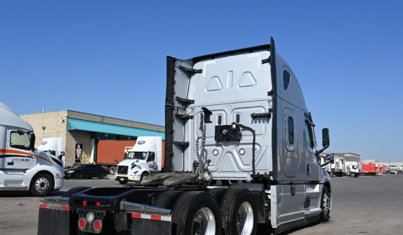 
								2022 Freightliner Cascadia full									