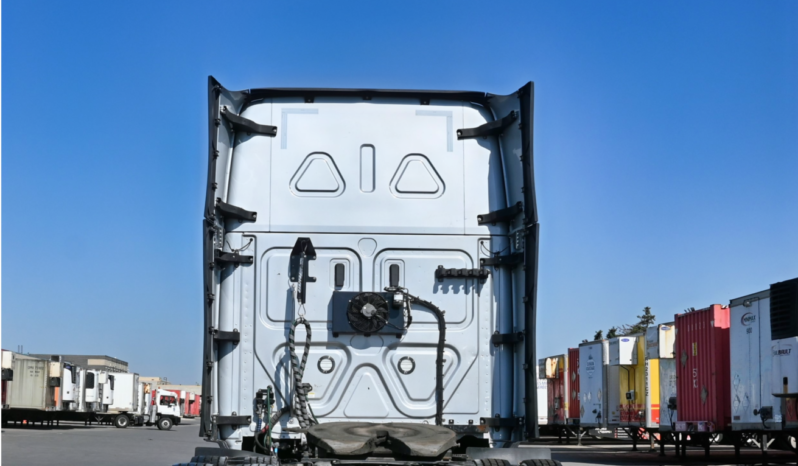 
								2022 Freightliner Cascadia full									