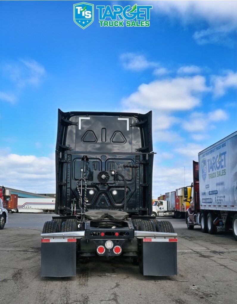 
								2022 Freightliner Cascadia full									