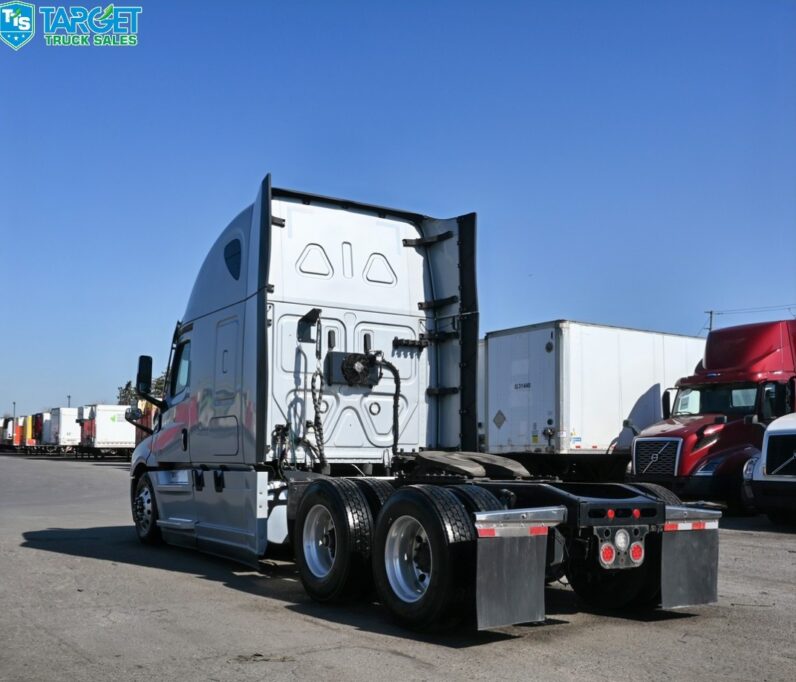 
								2022 Freightliner Cascadia full									