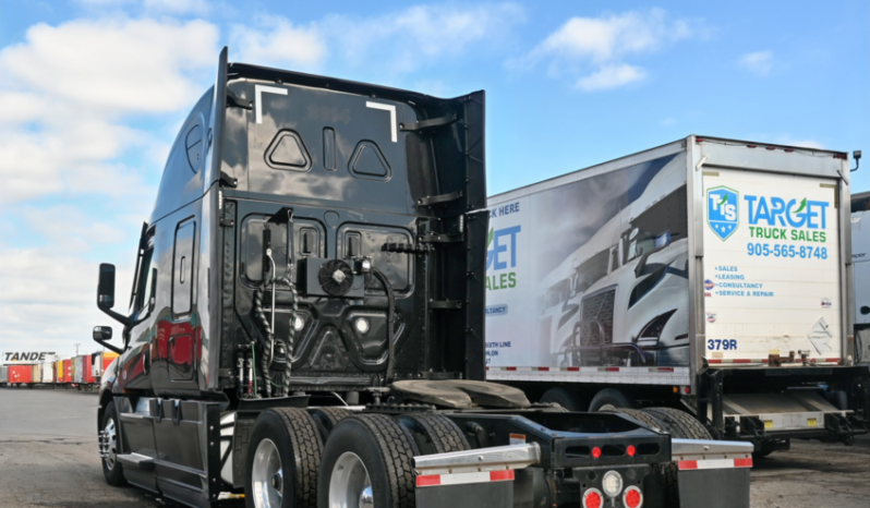 
								2022 Freightliner Cascadia full									