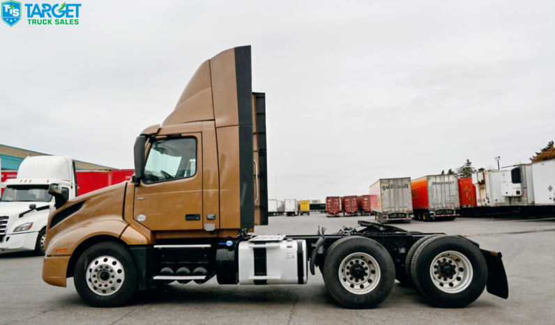 
								2022 Volvo Daycab full									