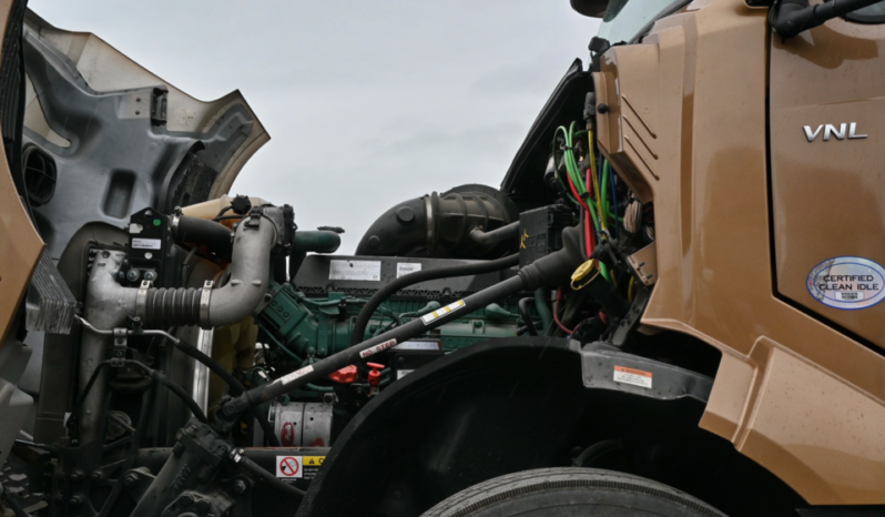 
								2022 Volvo Daycab full									