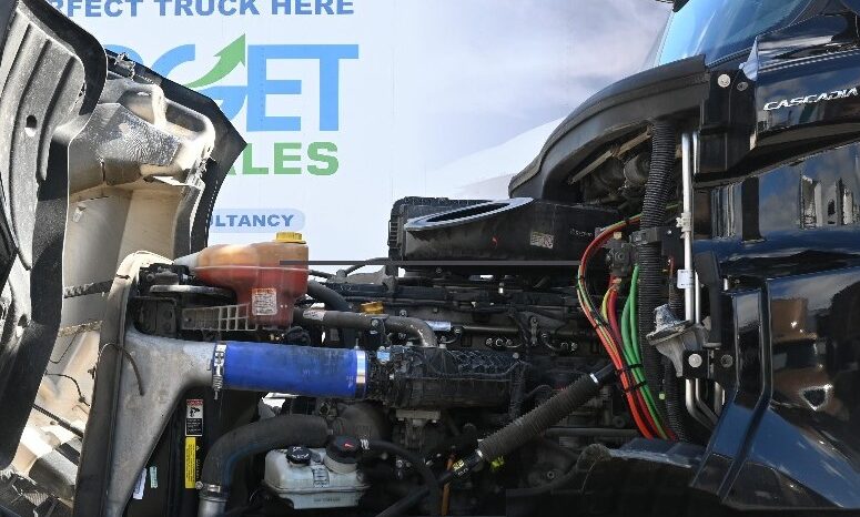 
								2022 Freightliner Cascadia full									